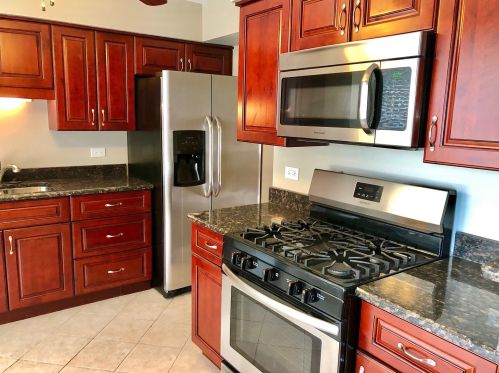 1147 Robin Dr, Carol Stream, IL 60188-6067