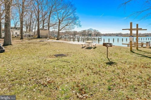 4962 Elm St, Shady Side MD 20764-9655 exterior