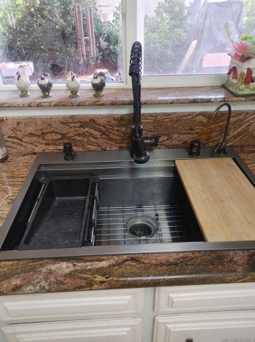 534 Rolling Hl Rd, Vista CA 92081-7513 exterior