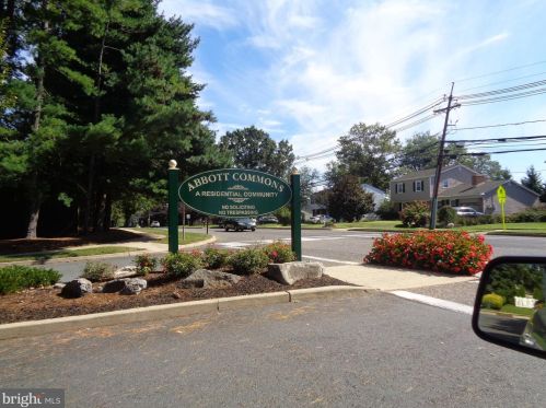 38 Topaz Ln, Trenton NJ 08690-3614 exterior