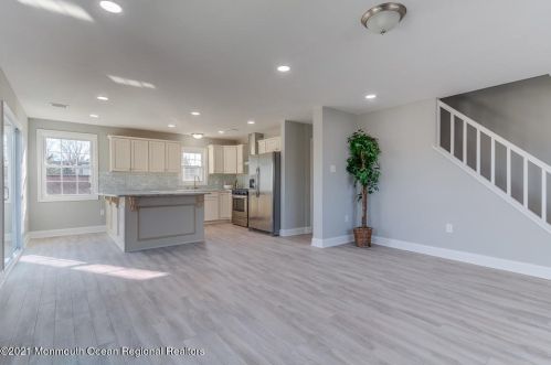 130 Bay Ave, Island Heights, NJ 08732-7701