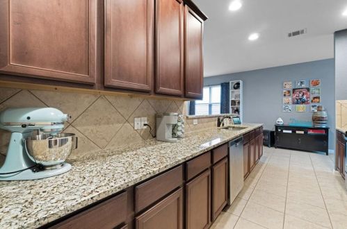 1649 Treeta Trl, Uhland TX 78640 exterior