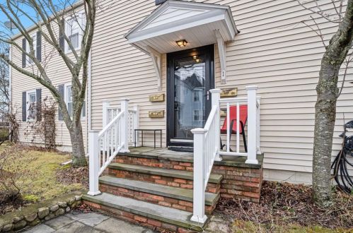 1 Alba Inn Rd, Westerly, RI 02891-1871