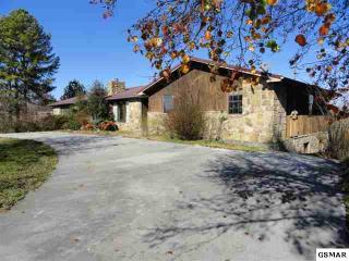 2732 Angela Dr, Pigeon Forge, TN 37876-2048
