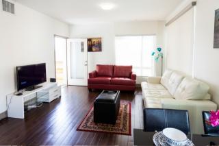 6739 Hollywood Blvd, Los Angeles CA  90028-4604 exterior