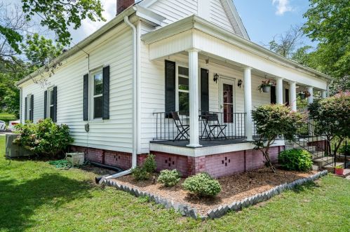 150 Robbe St, Burnettown, SC 29851-3619