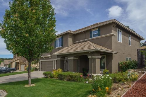 299 Gold Creek Dr, Valley Springs, CA 95252-8436
