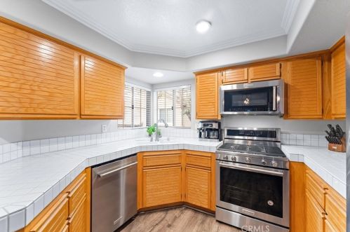 537 Hollydale Ln, Anaheim CA  92808-1931 exterior