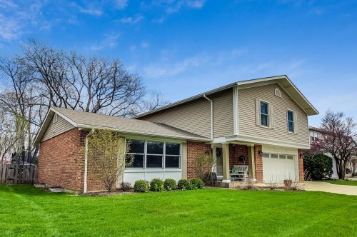 1723 Ridge Dr, Arlington Hts, IL 60005-3651
