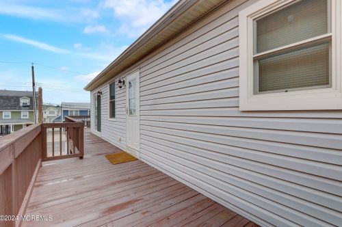 16 Pennsylvania Ave, Lavallette NJ 08735-2437 exterior