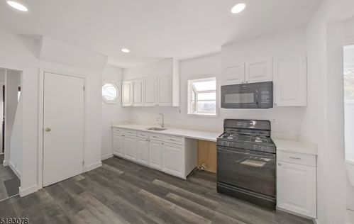 76 Passaic Ave, Paterson NJ  07506-1406 exterior