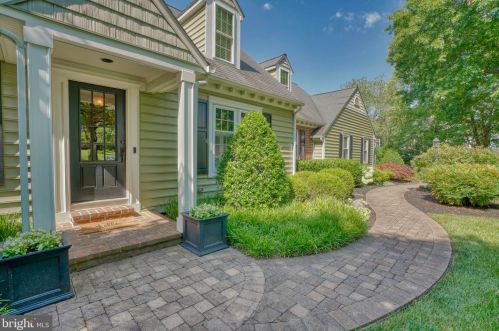 2402 Munford Dr, Fallston, MD 21047-2220