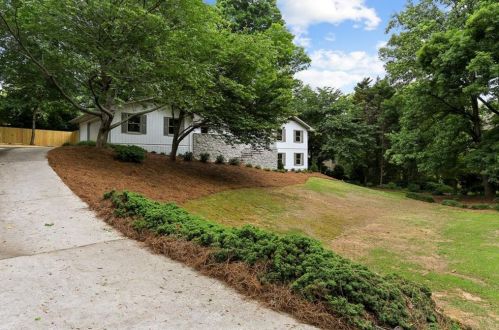 4904 Lakeside Dr, Atlanta GA  30360-1760 exterior
