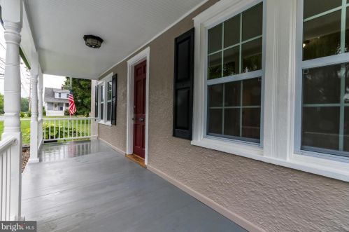 341 1st Ave, Charles Town, WV 25414-1811