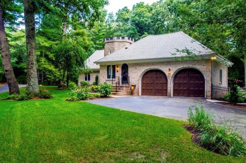 100 Empress Dr, Warwick, RI 02818-1048