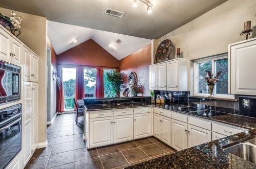 2339 Highland Hts Ln, Carrollton TX 75007-2033 exterior