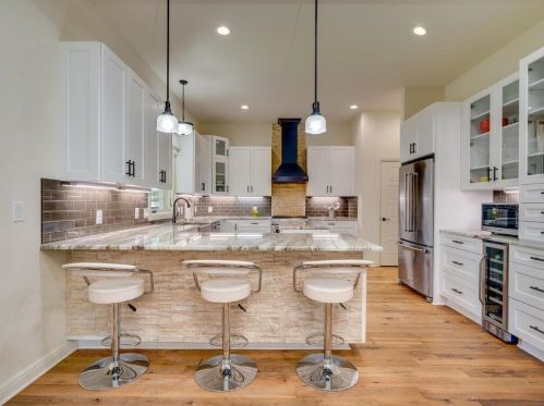 3907 Bailey Ln, Austin TX  78756-3911 exterior