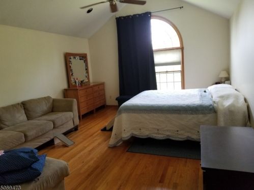 5 Brearley Ln, Branchburg, NJ 08853-4303