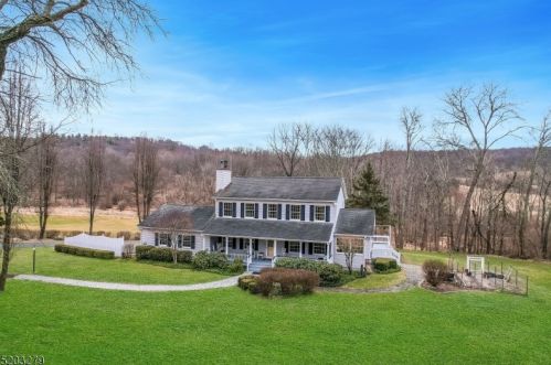 18 Dennis Rd, Lafayette, NJ 07848-3153