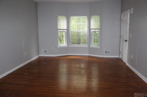 233 Pinelli Dr, Piscataway, NJ 08854-2262