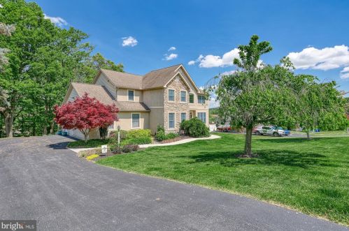 641 Denny Ln, York, PA 17406-2345