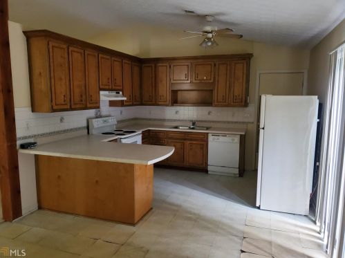1890 Lamplighter Ter, Lithonia, GA 30078-3820