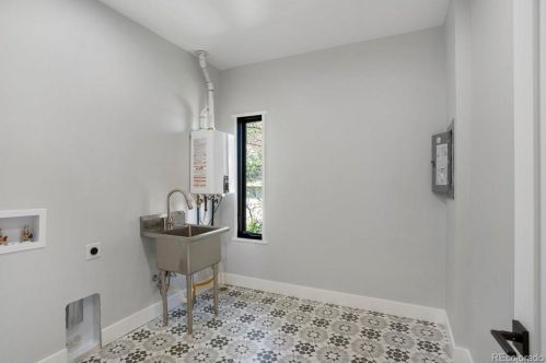 111 4 Ave, Denver CO 80203-4007 exterior