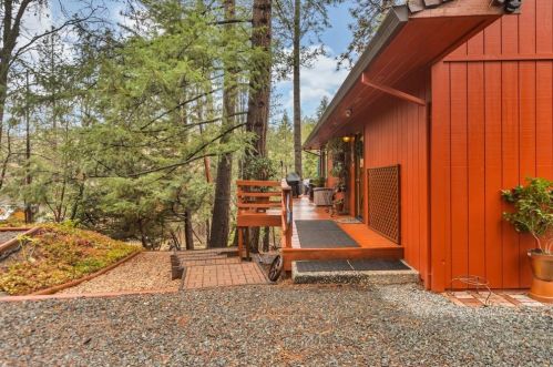 6030 Green Leaf Ln, Michigan Bluff, CA 95631-9613