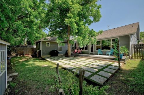 2003 Alegria Rd, Austin TX  78757-3219 exterior