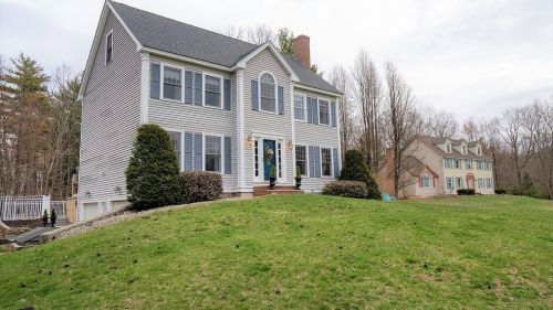 8 Washington Way, Kingston, NH 03848-3143
