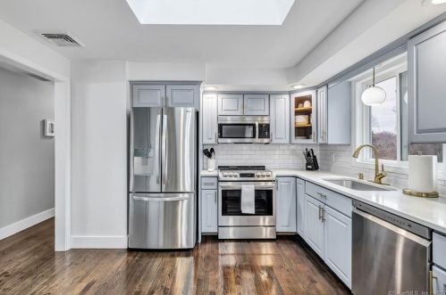 26 Perch Rd, Huntington CT  06484-1824 exterior
