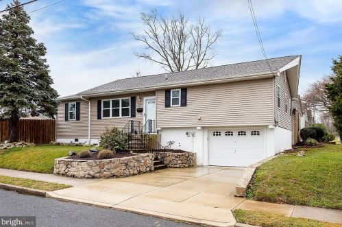 30 Bellmawr Ave, Gloucester, NJ 08031-1329