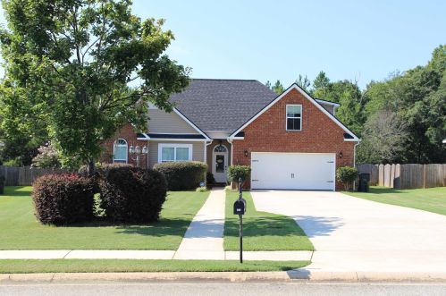 304 Piedmont Ln, Bonaire, GA 31005-3776