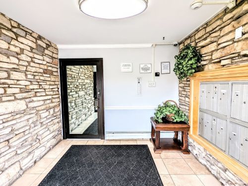 9418 Dee Rd, Des Plaines, IL 60016-3866
