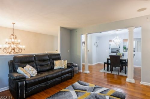 121 Forest Dr, Piscataway NJ  08854-2273 exterior