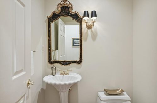 1041 Farmington Ln, Atlanta GA  30319-2811 exterior