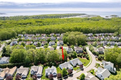 24 Compass Ct, Niantic CT  06357-1648 exterior
