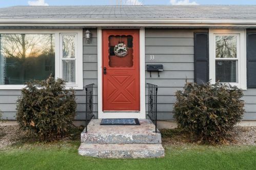 33 Blackrock Rd, Coventry, RI 02816-8003