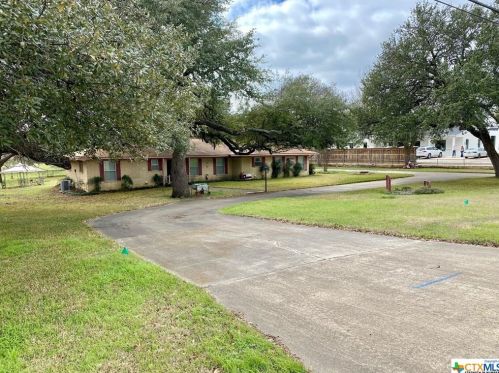 404 Lake Rd, Morgans Point, TX 76513-1402