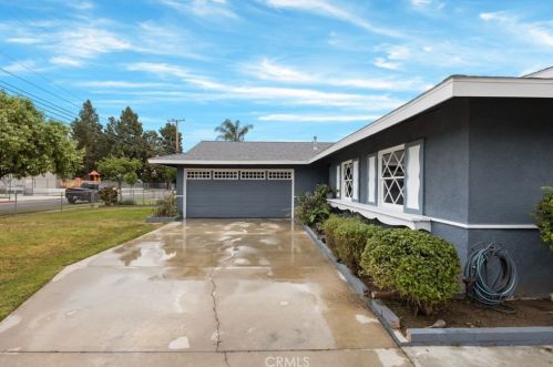 922 English St, Santa Ana, CA 92703-1904