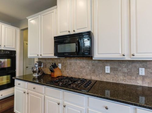 2070 Hatteras Way, Atlanta GA  30318-1083 exterior
