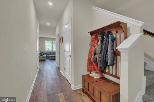 215 Maple Run Dr, York PA  17404-9149 exterior