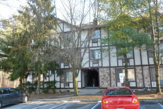 2006 Hawthorne Ln, Mahwah, NJ 07430-3494