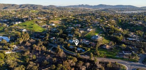 1401 Monte Vista Dr, Vista, CA 92084-7113