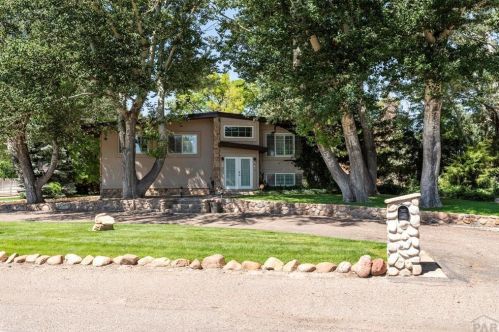 515 La Vista Rd, Pueblo, CO 81005-2624