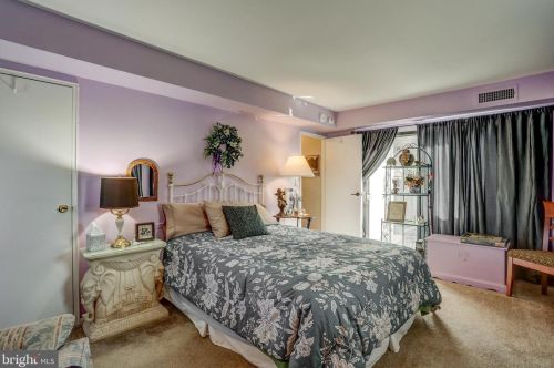 48 Valleybrook Dr, Lancaster PA  17601-4618 exterior