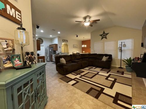118 Carlsbad Dr, Victoria, TX 77904-3666