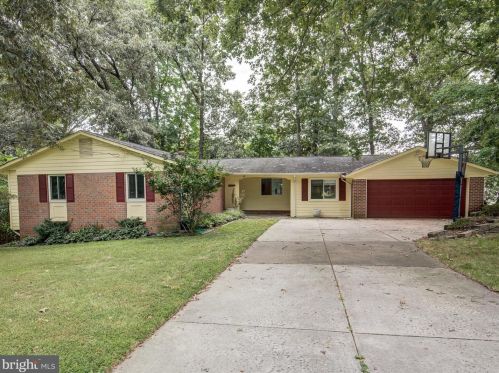 6807 Quebec Ct, Springfield, VA 22152-3414