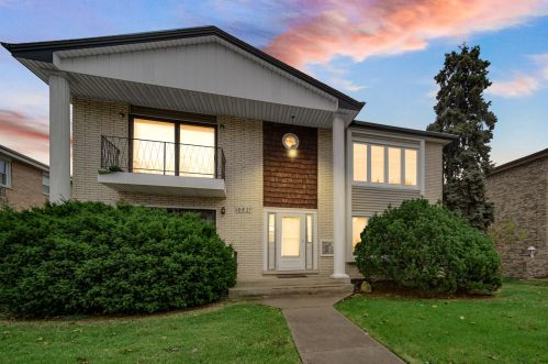 10827 Harlem Ave, Worth, IL 60482-1165