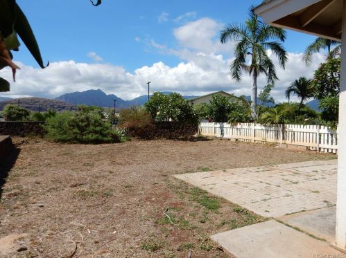 87310 Kulawae St, Nanakuli, HI 96792-3369